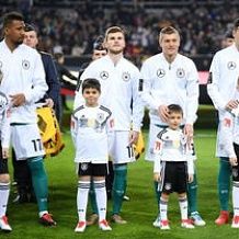 为什么足球比赛带球童入场,足球比赛啥时候开始有球童的