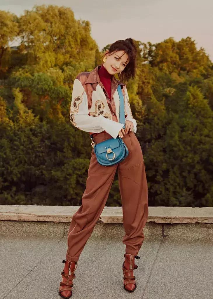 女子买名牌包,现代女孩包包排行榜