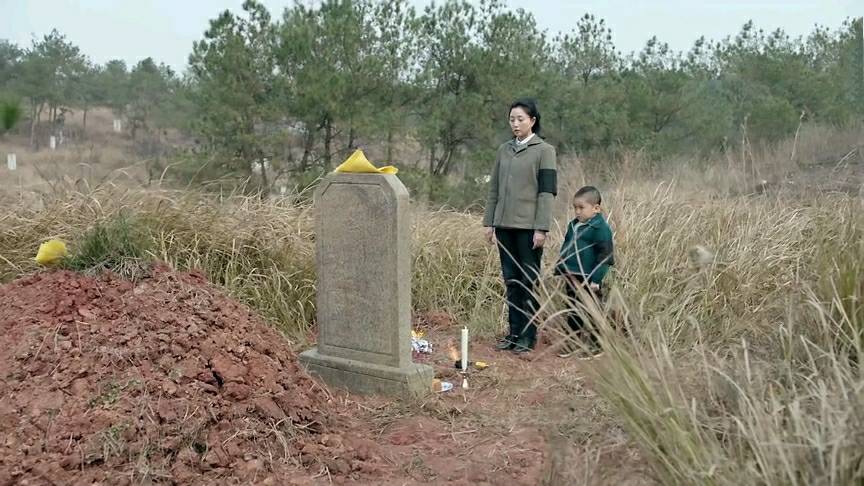 鸡毛飞上天几个不同时期的评价,鸡毛飞上天主要讲了爱情什么故事