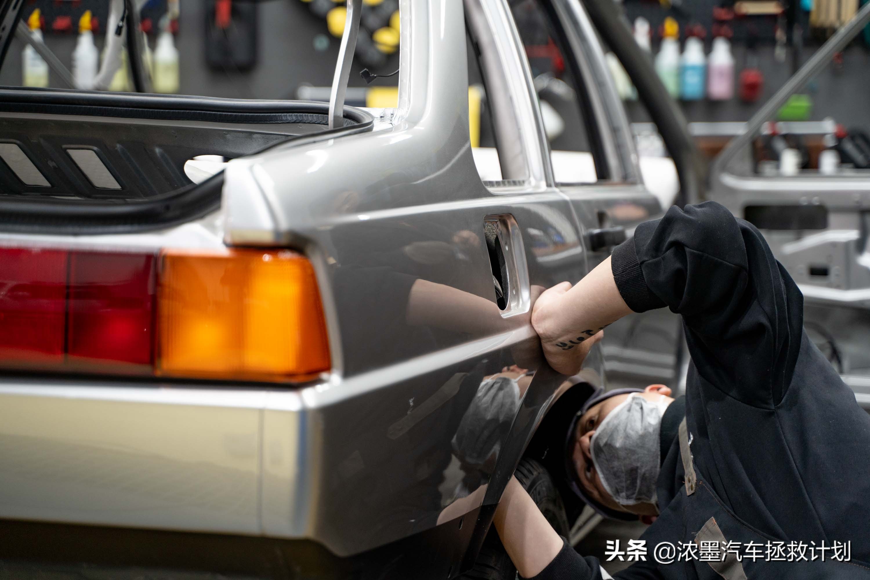 「妙手生花」重建一台战损级桑塔纳，带给它历经千般后的华丽重生