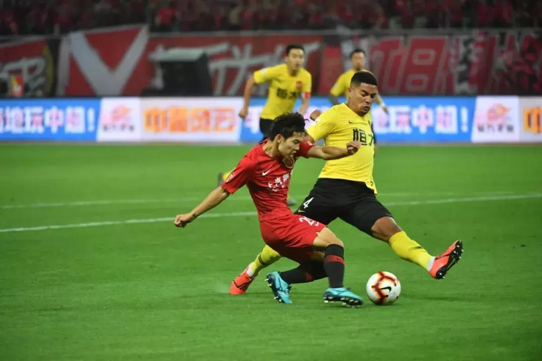 上港杨世元防线,上港后腰杨世元