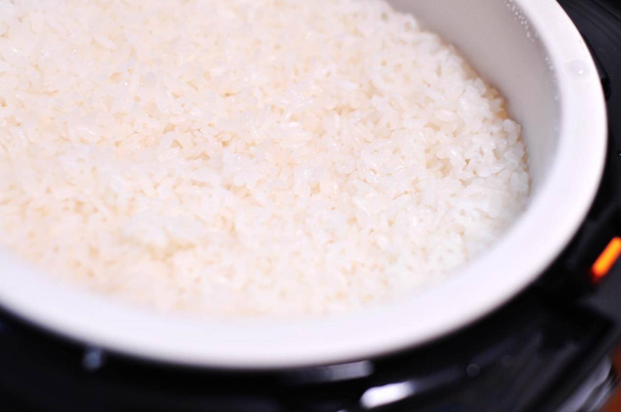 蔗浆菰米饭，蒟酱露葵羹。膳美师IH水光米饭压力电饭煲