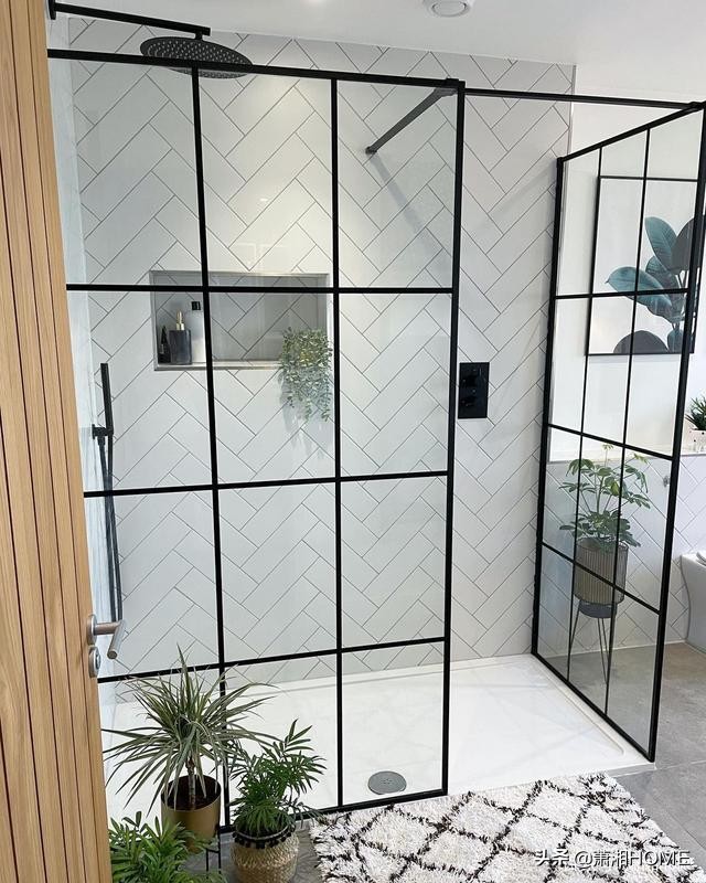 她家极简装修,镜子贴墙上轻奢女孩房间