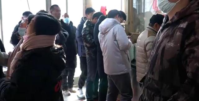 徐州小伙卖羊头,农村大叔50头羊一年利润