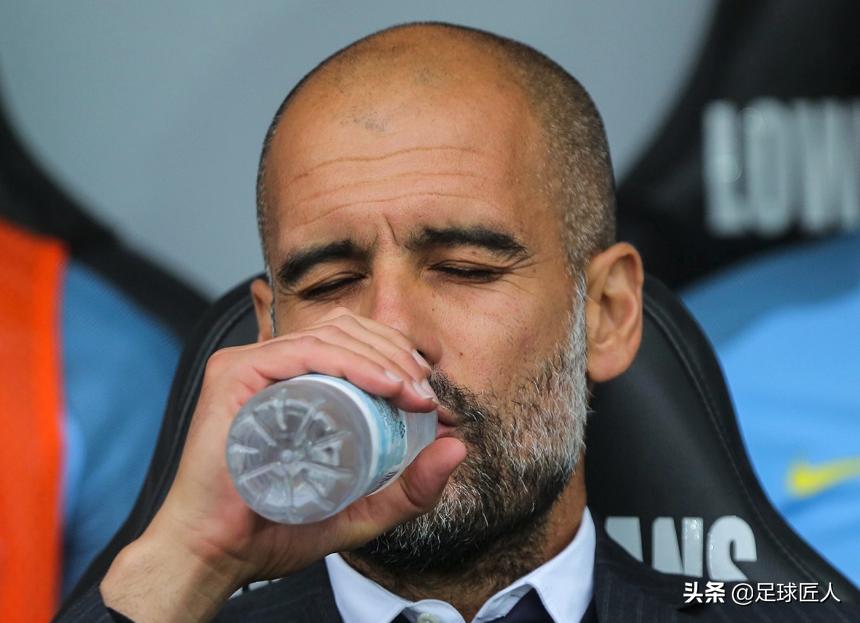 从1-0到2-5！大冷门！英超10亿豪门遭暴击，瓜帅郁闷喝水