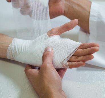 一个小伤口就容易感染为啥,一个小鱼刺在喉咙里有什么好办法