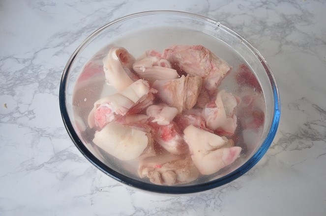 炖猪蹄千万不要直接下锅,炖猪蹄快速软烂入味的小诀窍