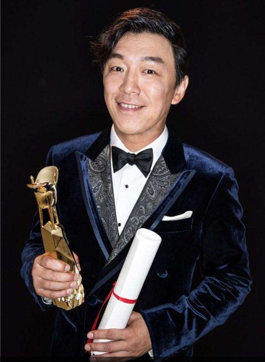 他是演艺圈“三无”艺人：无颜值无身高无肌肉，他的作品却零差评