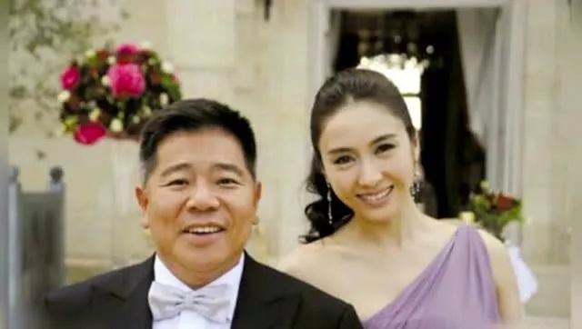 黎姿为双胞胎女儿庆祝一周岁生日,黎姿49岁生日庆生照