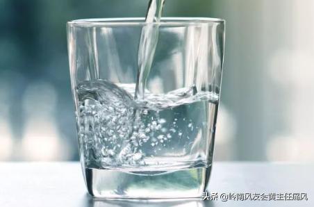 有哪些症状的人容易得高尿酸血症,尿酸高的人身上会有四种迹象