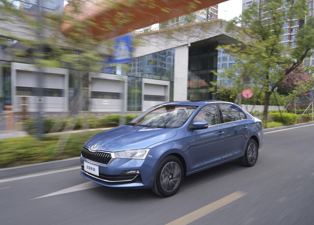 10万能买的德系顶配家轿，满油能跑800公里，带你看昕锐