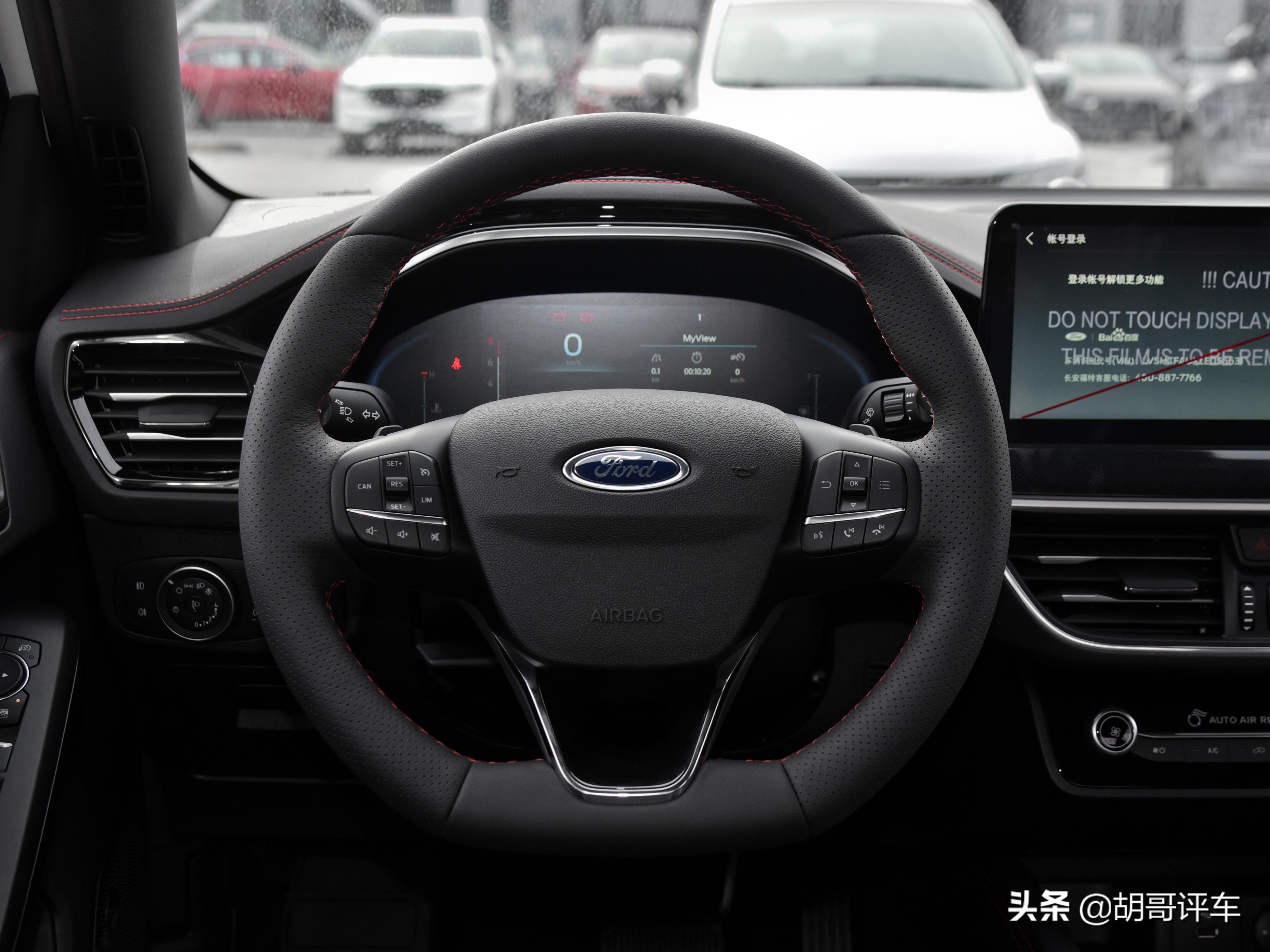 174马力,轴距达标,操控感不俗,带你看福克斯STline