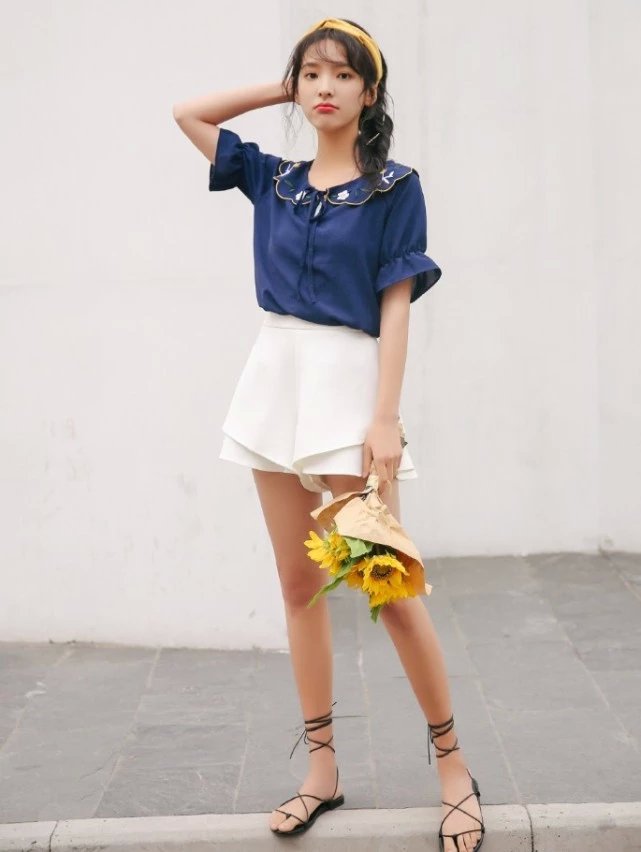 章若楠白裤子蓝衬衫,章若楠你也有今天剧中短袖穿搭