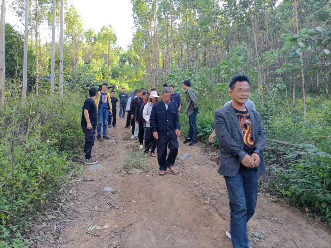 35人野外聚众赌博被抓,5人聚众赌博被警方一窝端