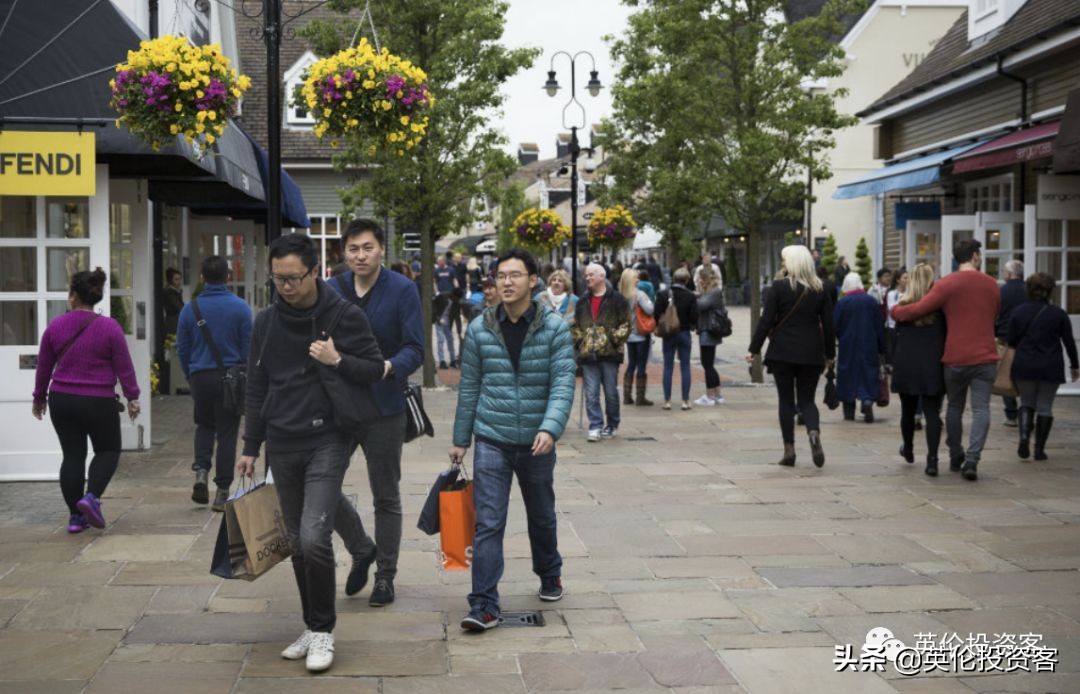 中国顾客暴跌八成！疫情冲击下，英国著名打折村也顶不住了
