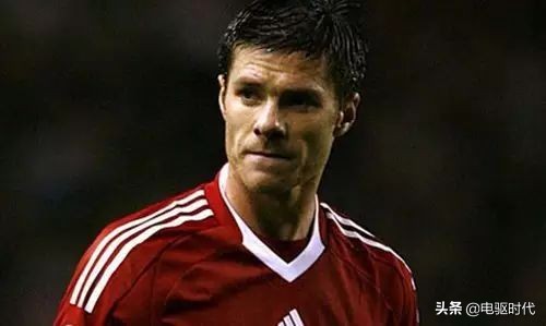 如何踢出一脚50米的长传球,长传球怎么踢的又高又远