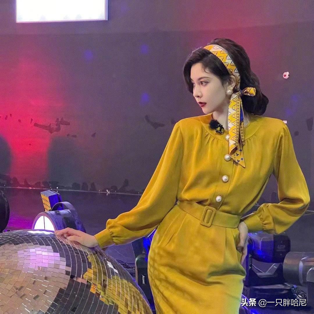 脸黄染什么头发好看又显得年轻,黄头发颜色减龄显白