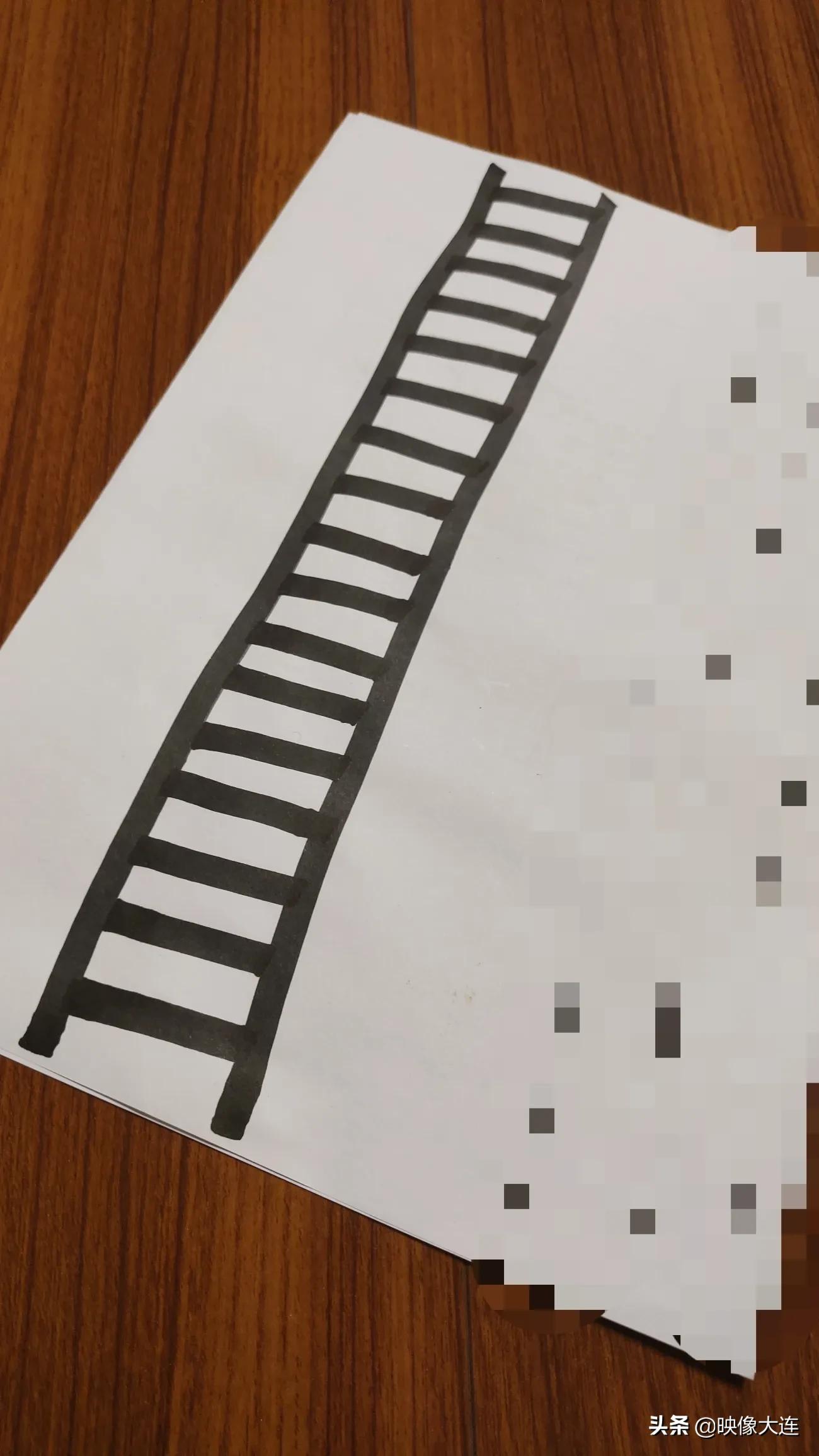 晒一张自己和图书的创意照片,创意照片是用什么软件制作