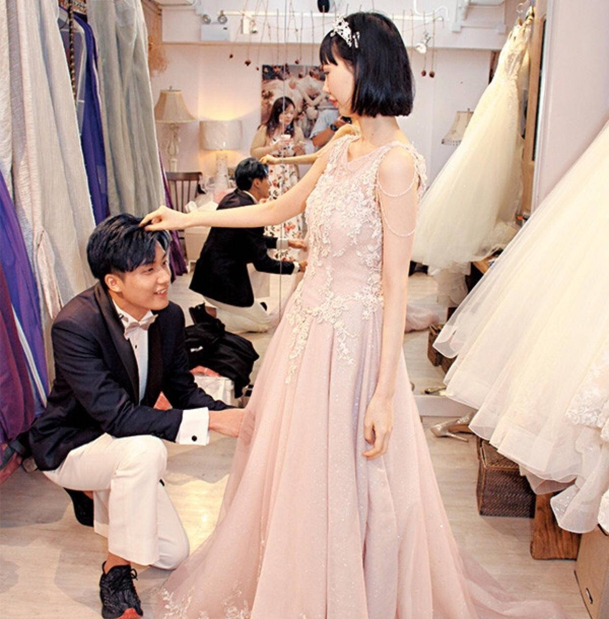 香港抗癌女歌手出新书获圈中众好友支持容祖儿赞其是人间小天使