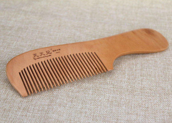 如何应对女人掉头发,女生掉头发严重如何防护