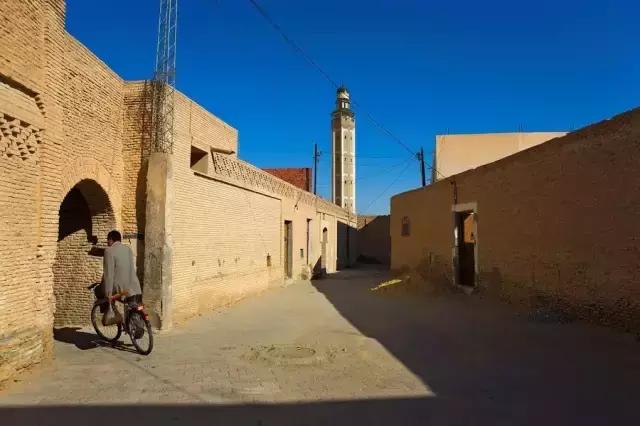 突尼斯是不是地中海,突尼斯一半沙漠