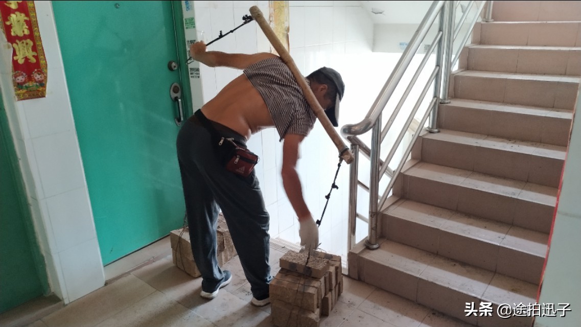 挑山工到山顶一趟多少钱,挑山工一天多少钱