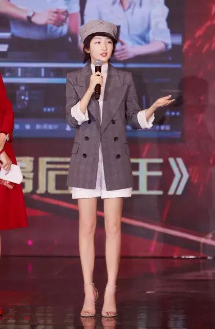 巩俐周冬雨同场视频,周冬雨巩俐同款