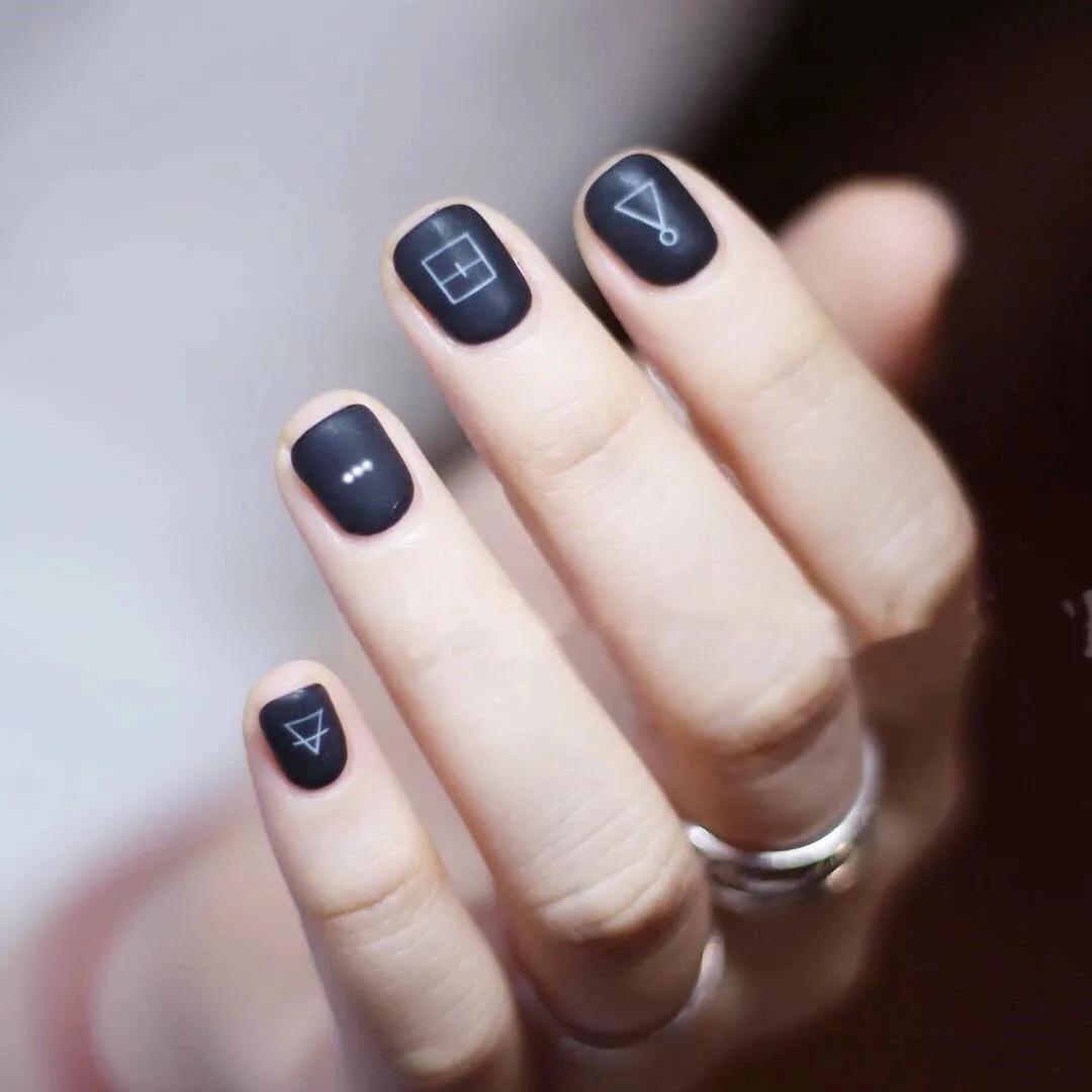 有一种颜色叫blackpink,blackpink黑色火焰美甲