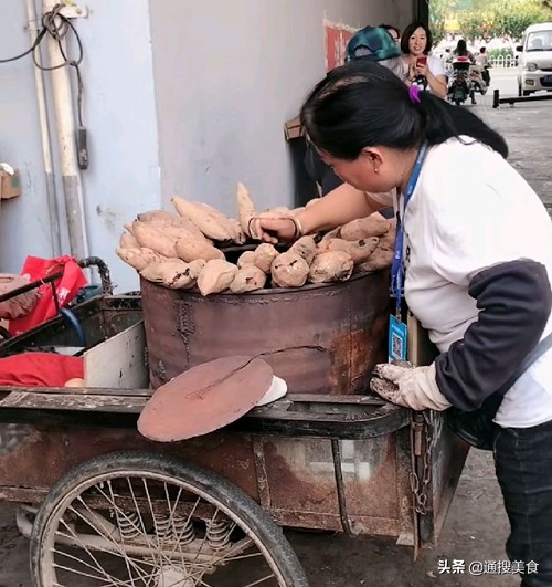 摆地摊做什么小吃最赚钱又简单,十种躺着都能赚钱的地摊小吃