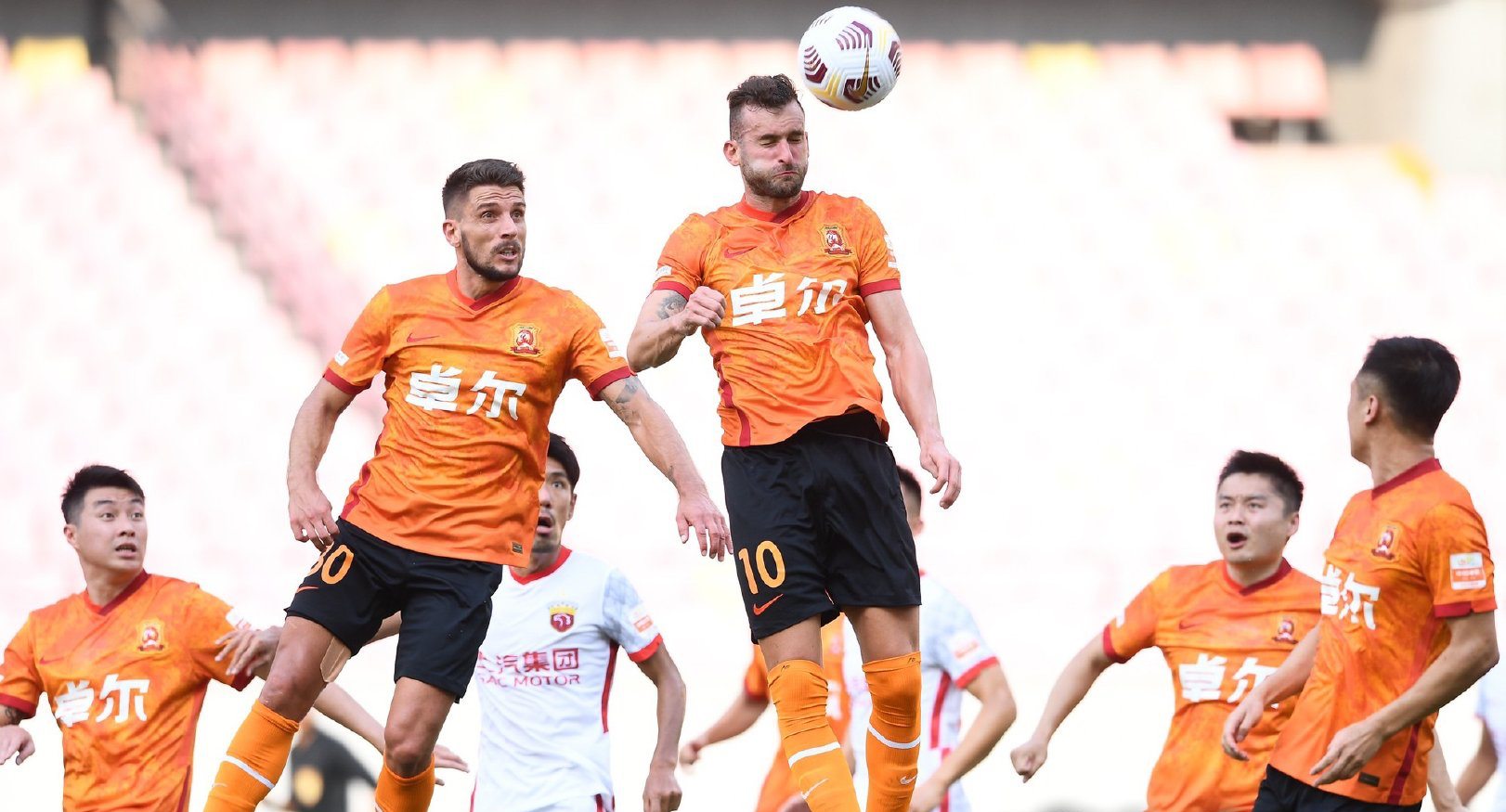 蒿俊闵三点传球,蒿俊闵揍武磊