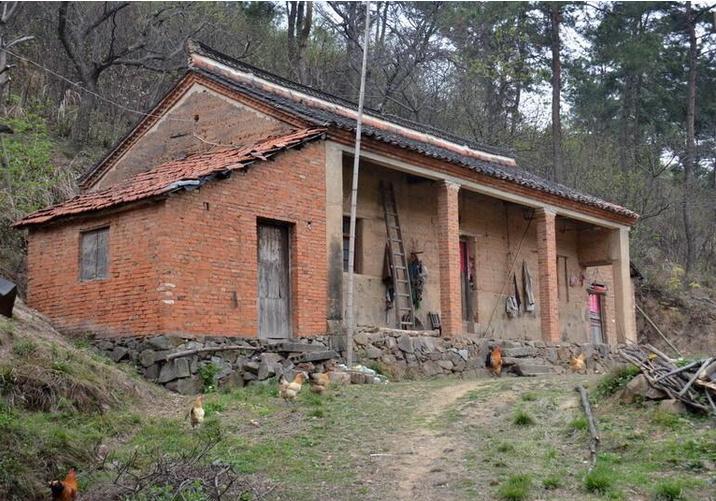 大门朝西受人欺,大门朝西寒暑受欺的意思是啥