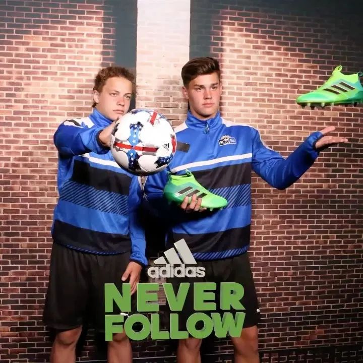 十九岁网红男孩NoahBeck首次登上高端时尚杂志封面