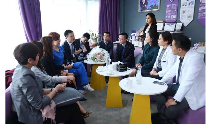 艾尔建亚太女掌门突访杭州酷塑小屋，依萱绮成减脂塑形打卡新地标