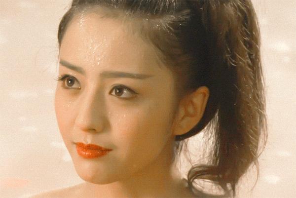 剧中绿茶婊始祖这次竟然秒杀了刘亦菲，她终于被扶正了…