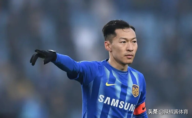 集齐7大中场，苏宁23岁新星接班吴曦，回归铁腰或被挤出大名单