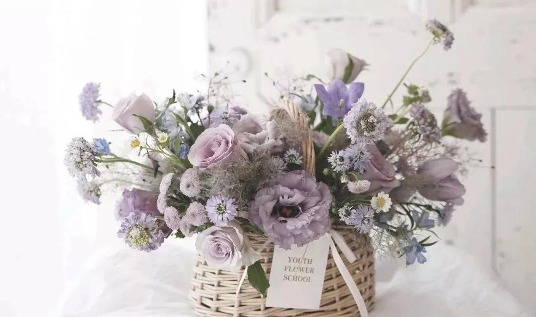 花要不要经常换水,花材正确处理方式及日常养护