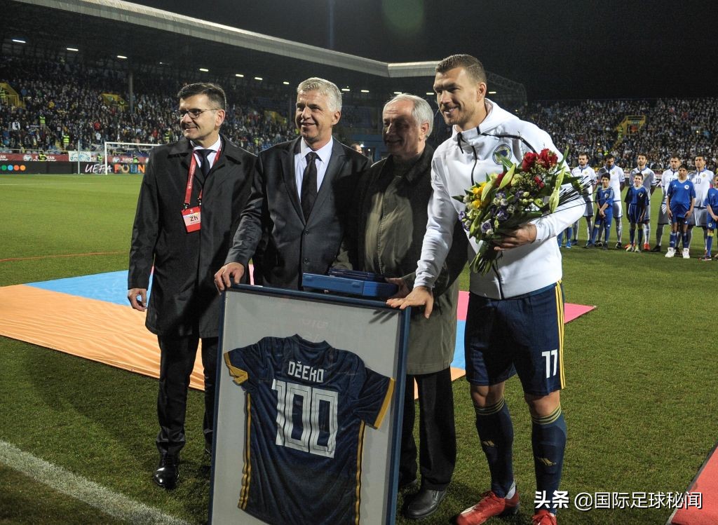 哲科迎个人历史性时刻！世界足坛小国最强中锋第一人