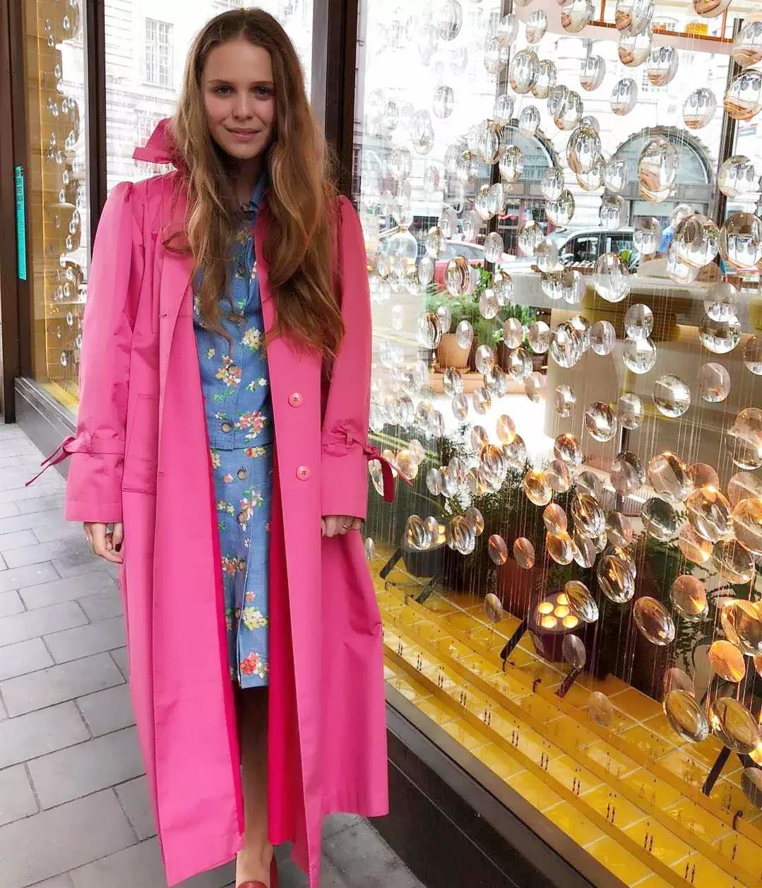 玫红色的高级穿搭,玫红色怎样穿时尚