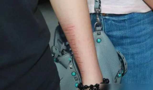 成龙对小龙女事件有回应吗 (小龙女事件对成龙的影响)