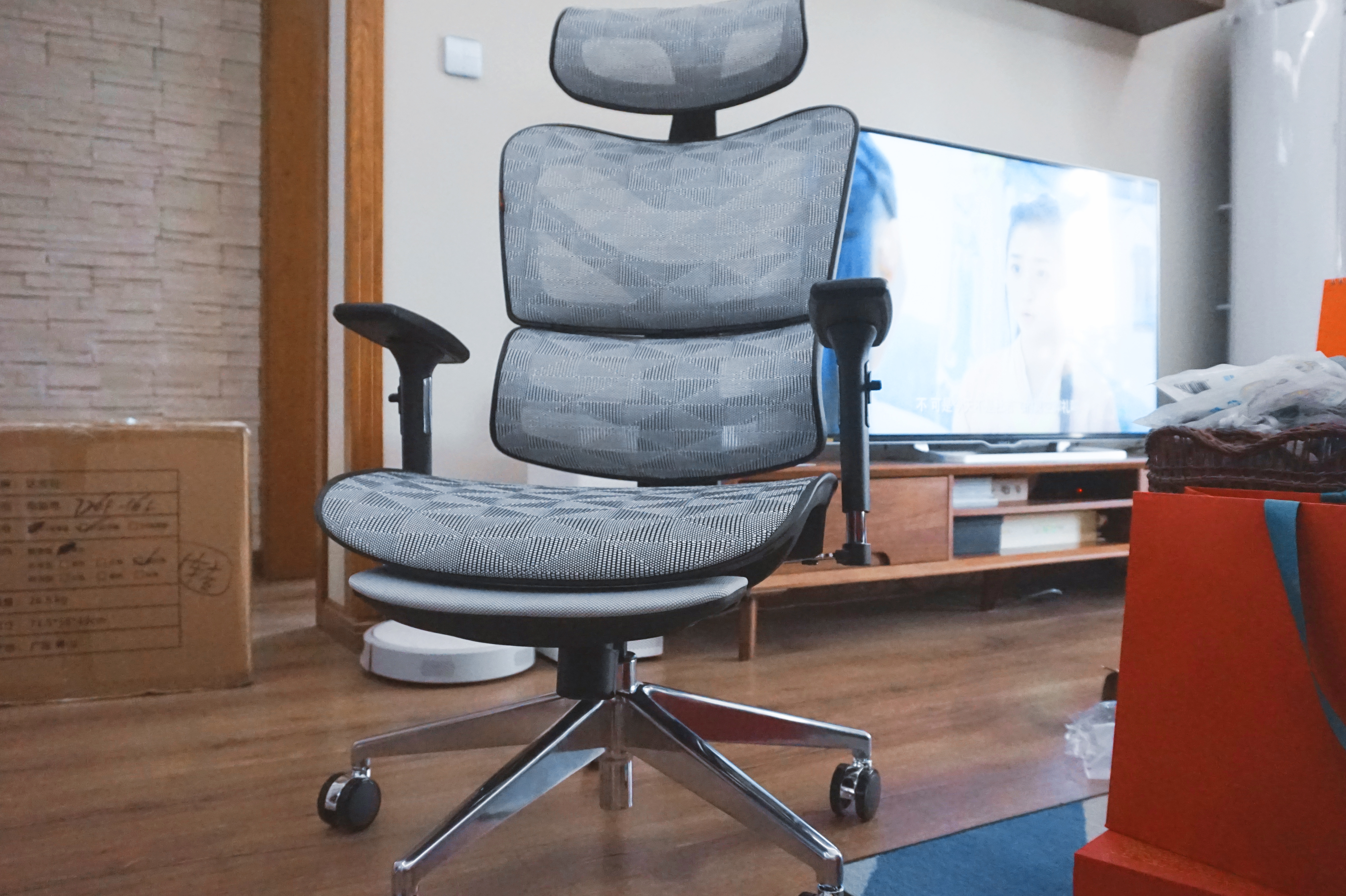 看了老罗推荐的人体工学椅我买了它——达宝利D1人体工学椅评测