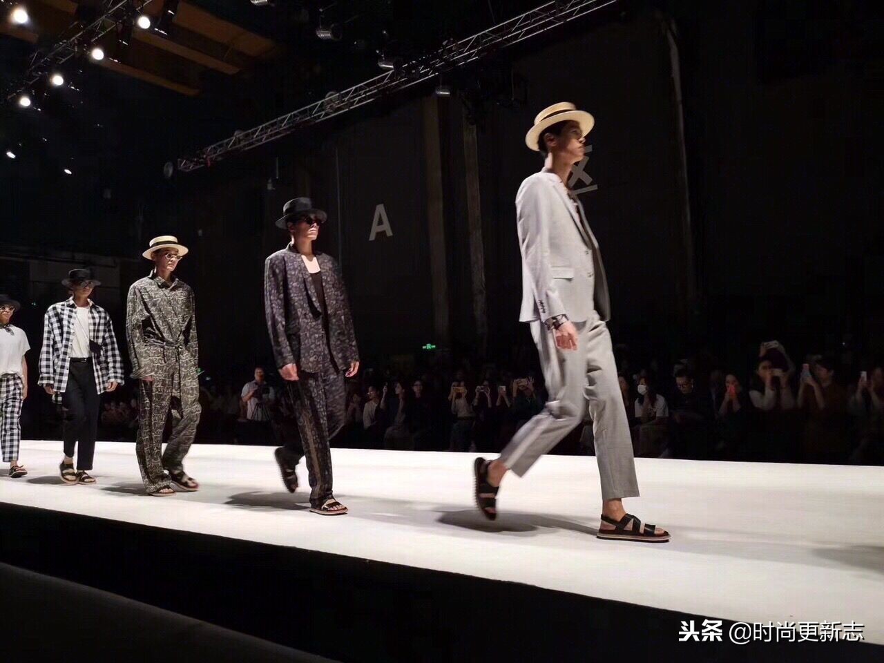 ur2019夏季新品青春女装,2019广州时装周ur