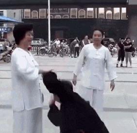 有这样的班主任你还敢逃学吗,有这样一个班主任