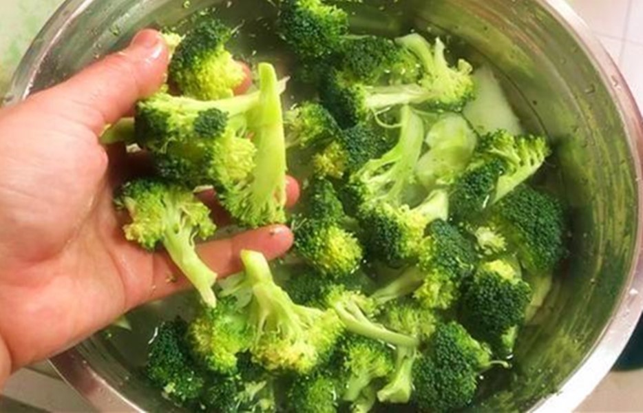 西兰花千万别只用清水洗,西兰花直接用清水洗就错了