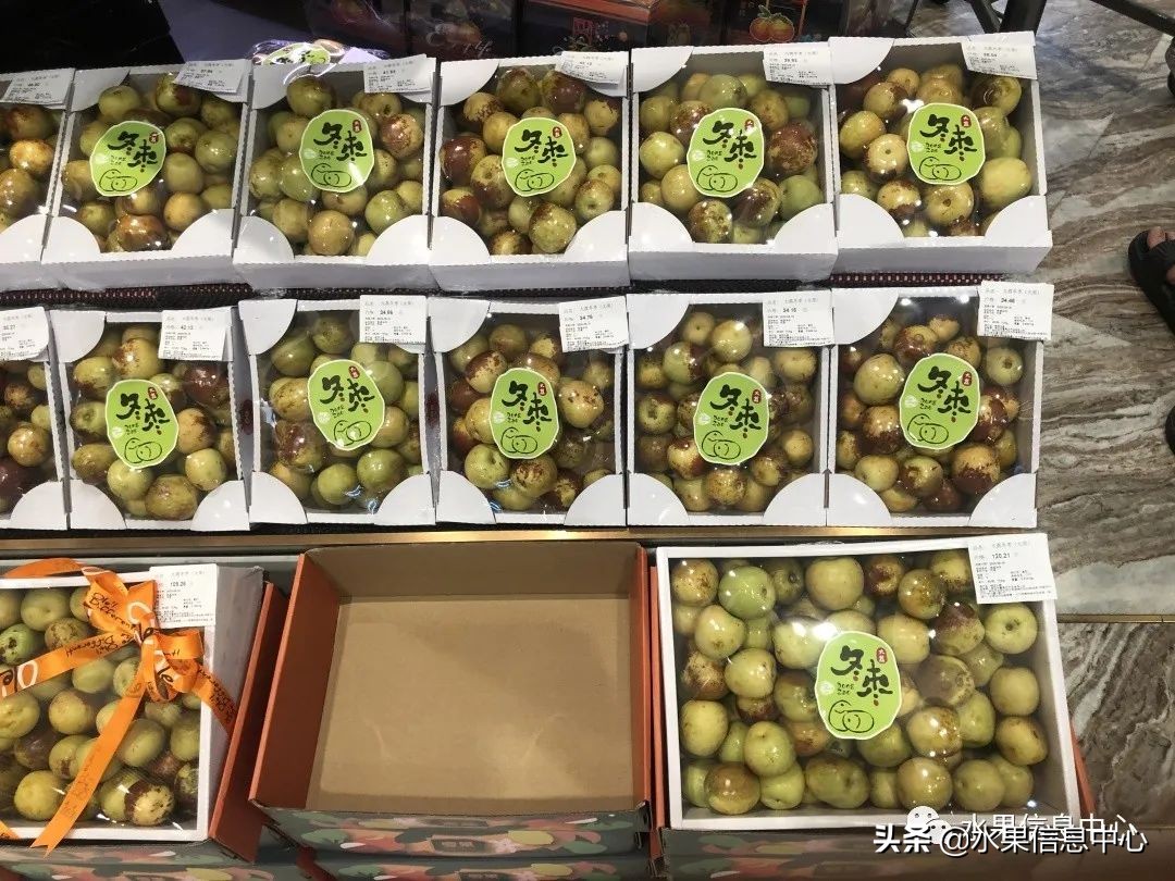 中秋节前，走访两家水果零售店，水果标准化在这里体现的淋漓尽致