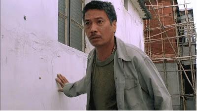 他自称红过周杰伦帅过周润发，也曾落魄潦倒，一辈子做到黄金配角