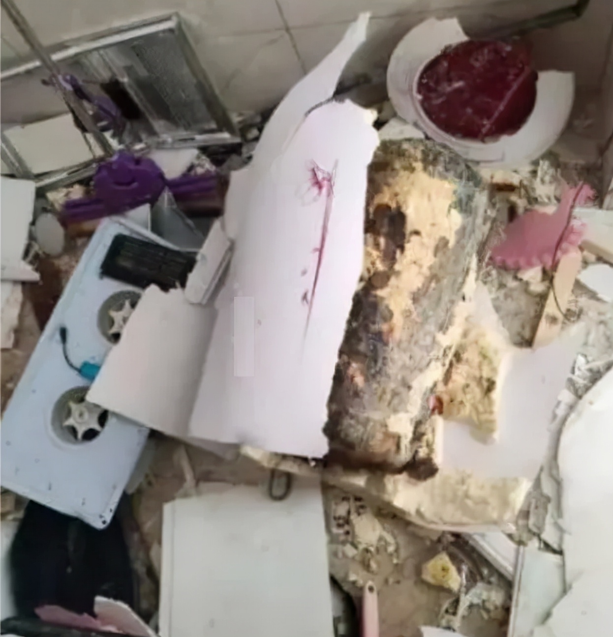 严查不合格燃气器具违法,29瓶燃气被查扣