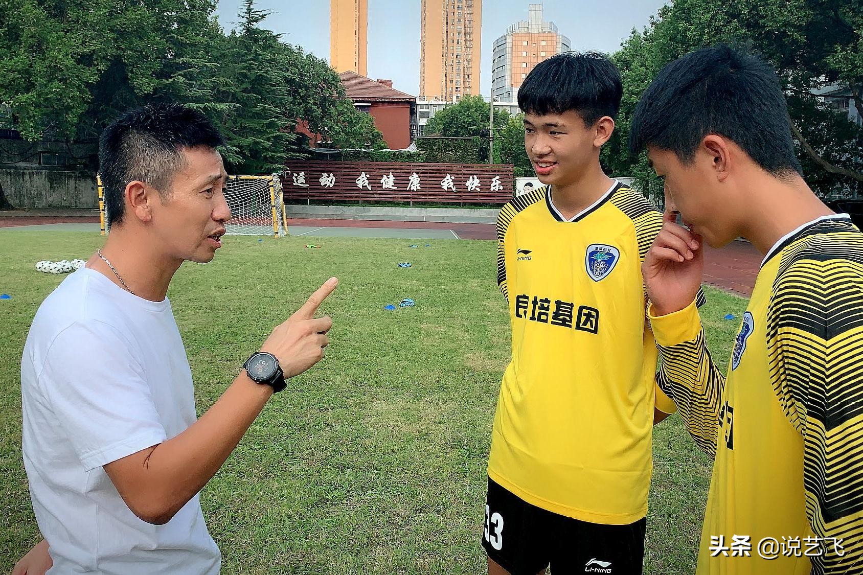 国足郑斌视频,郑斌踢足球