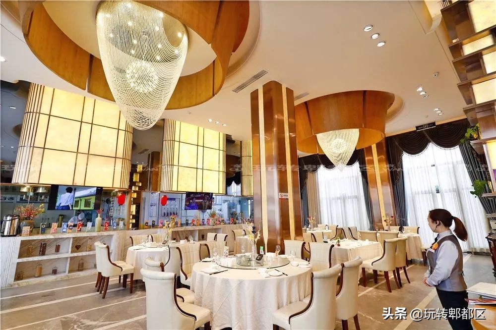 北有全聚德，南有兰烤鸭！云南小刀鸭入驻大蓉和，惹火郫都吃货圈