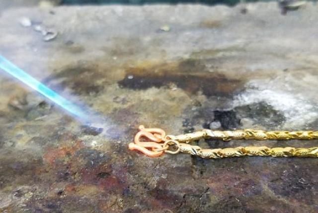 黄金手链8字挂钩防掉方法,黄金手链每天摘挂钩会断吗