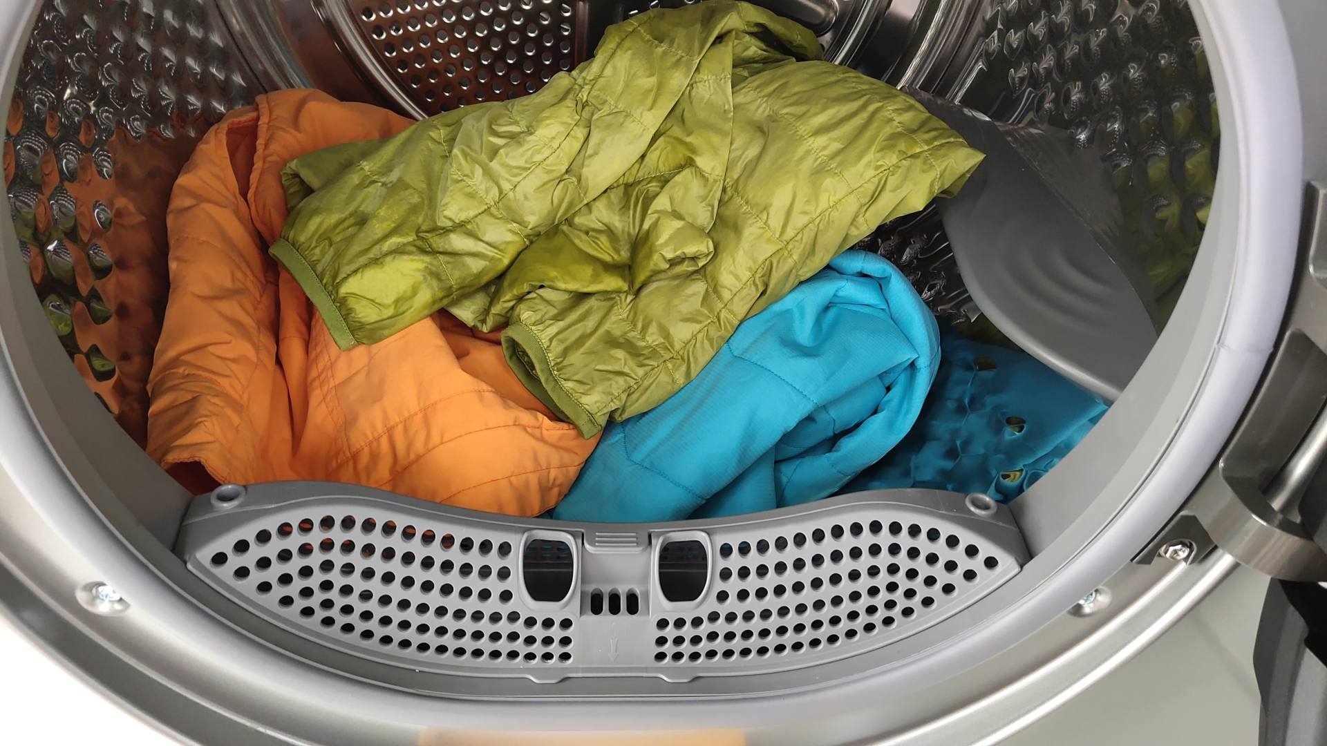 洗烘套装真的能烘干完直接穿吗,选对洗烘套装让衣物护理事半功倍